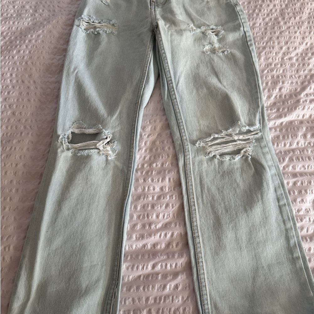 Women’s Light Wash Distressed Ripped Jeans